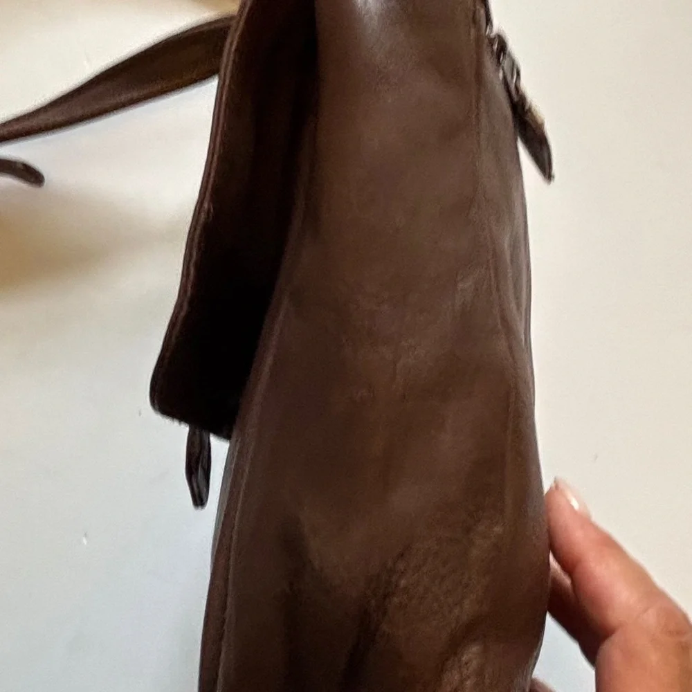 KENNETH COLE CHOCOLATE BROWN LEATHER CROSSBODY KNOT DEDIGN ON FRONT SNAP CLOSURE